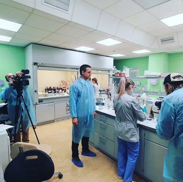 Vắc xin Sputnik V nhìn từ bên trong: Người nước ngoài đầu tiên đến thăm nhà máy sản xuất vắc xin Vắc xin Sputnik V nhìn từ bên trong: Người nước ngoài đầu tiên đến thăm nhà máy sản xuất vắc xin - Sputnik Việt Nam