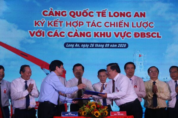 Cảng Quốc tế Long An hoàn tất giai đoạn 1, khởi công giai đoạn 2 Cảng Quốc tế Long An hoàn tất giai đoạn 1, khởi công giai đoạn 2 - Sputnik Việt Nam