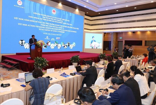 Việt Nam đã thoát nghèo nhưng làm sao để tránh tụt hậu so với thế giới? - Sputnik Việt Nam