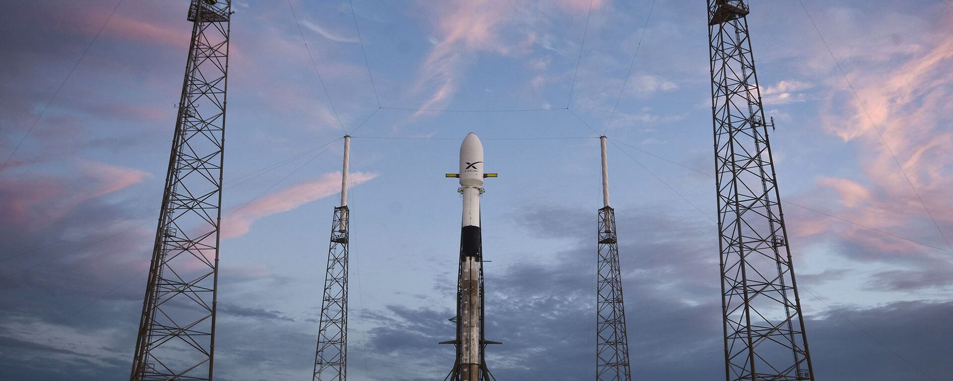  Phương tiện phóng Falcon-9 của SpaceX với vệ tinh Starlink - Sputnik Việt Nam, 1920, 22.10.2023