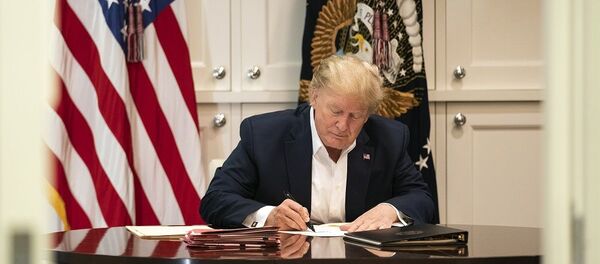 Donald Trump sau khi kiểm tra dương tính với COVID-19, ngày 3 tháng 10 năm 2020 - Sputnik Việt Nam
