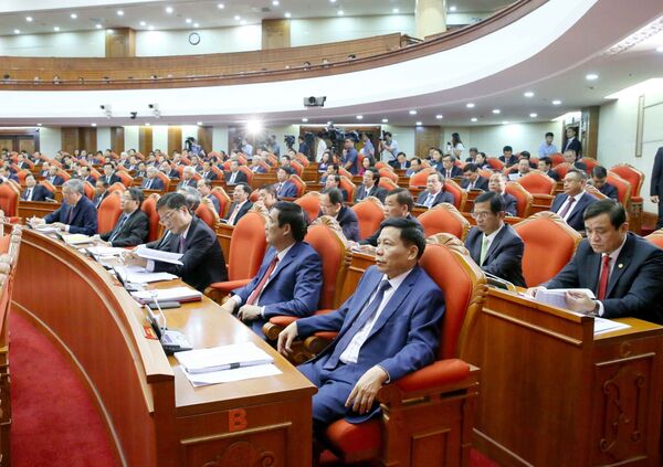 Hội nghị Trung ương 13: Việt Nam liệu có xem xét nhân sự Bộ Chính trị, Ban Bí thư? Hội nghị Trung ương 13: Việt Nam liệu có xem xét nhân sự Bộ Chính trị, Ban Bí thư? - Sputnik Việt Nam