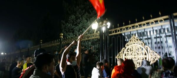 Người biểu tình ở Bishkek, Kyrgyzstan - Sputnik Việt Nam
