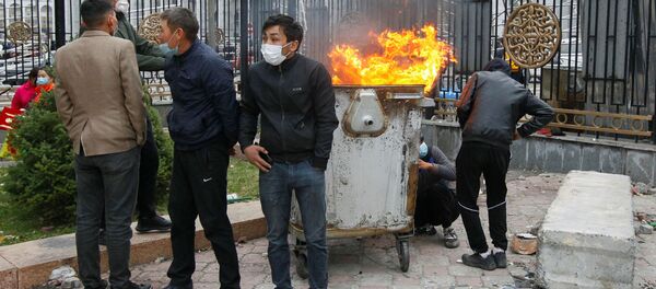 Những người tham gia hành động phản đối ở Bishkek. Những người tham gia hành động phản đối ở Bishkek. - Sputnik Việt Nam