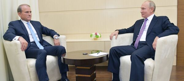  Tổng thống Nga Vladimir Putin với Chủ tịch ủy ban chính trị của đảng Ukraina Nền tảng đối lập - Vì sự sống Viktor Medvedchuk. - Sputnik Việt Nam