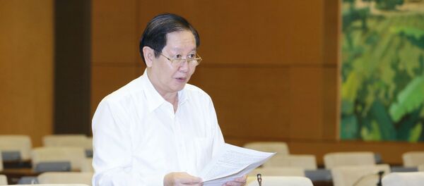 Bộ trưởng Bộ Nội vụ Lê Vĩnh Tân trình bày Tờ trình. Bộ trưởng Bộ Nội vụ Lê Vĩnh Tân trình bày Tờ trình. - Sputnik Việt Nam