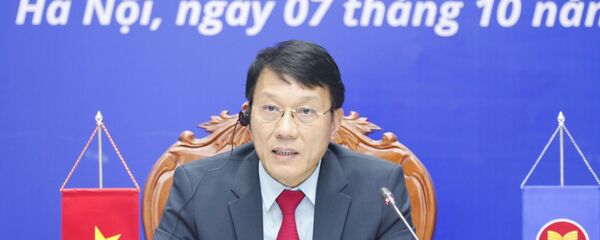 Trung tướng Lương Tam Quang, Thứ trưởng Bộ Công an phát biểu. Trung tướng Lương Tam Quang, Thứ trưởng Bộ Công an phát biểu. - Sputnik Việt Nam