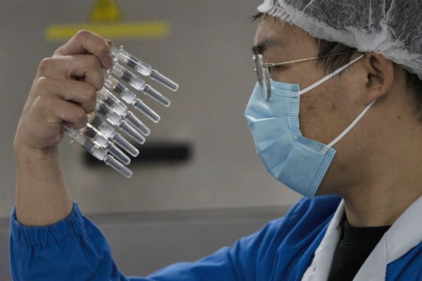 Có phải việc hợp tác vắc-xin chống COVID-19 đang bị chính trị hóa? Có phải việc hợp tác vắc-xin chống COVID-19 đang bị chính trị hóa? - Sputnik Việt Nam