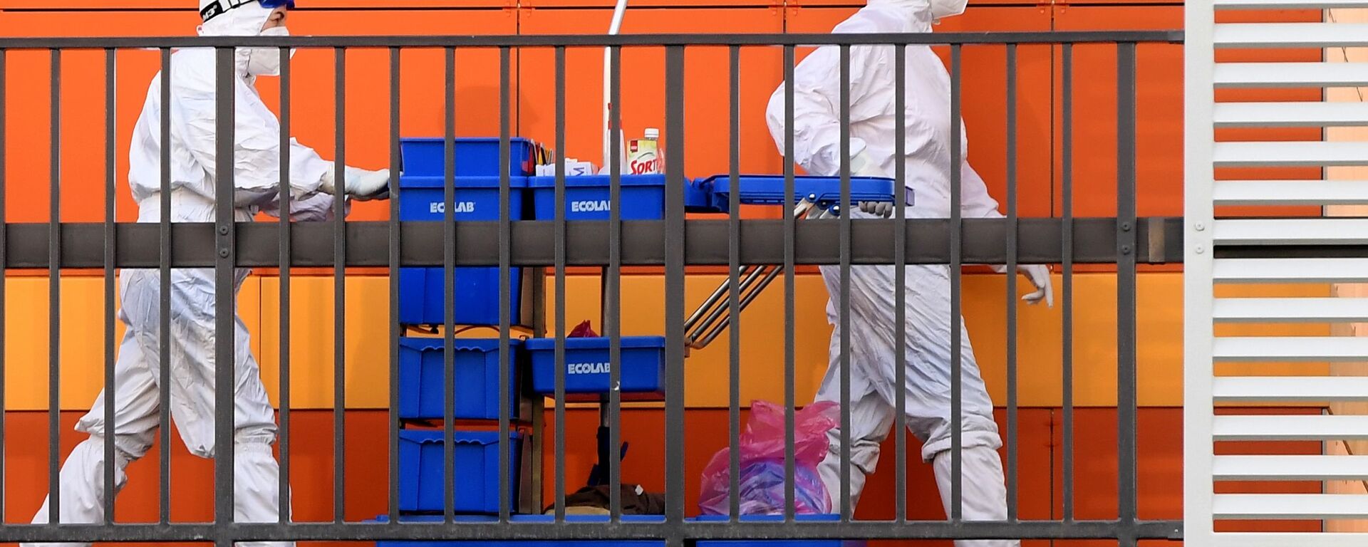 Nhân viên y tế trên lãnh thổ của Bệnh viện Bệnh Truyền nhiễm Lâm sàng của Đảng Cộng hòa ở Kazan - Sputnik Việt Nam, 1920, 05.11.2025