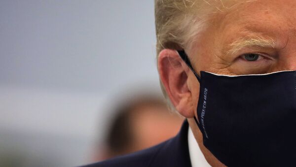 Donald Trump đeo mặt nạ - Sputnik Việt Nam