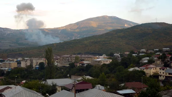 Khói lửa do pháo kích vào Stepanakert - Sputnik Việt Nam