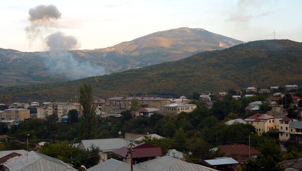 Khói lửa do pháo kích vào Stepanakert - Sputnik Việt Nam