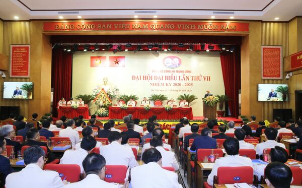 Đại hội Đảng bộ Công an Trung ương: Vừa đảm bảo an ninh quốc gia, vừa phát triển kinh tế - Sputnik Việt Nam