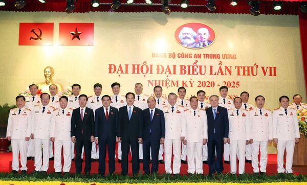 Đại hội Đảng bộ Công an Trung ương: Vừa đảm bảo an ninh quốc gia, vừa phát triển kinh tế - Sputnik Việt Nam