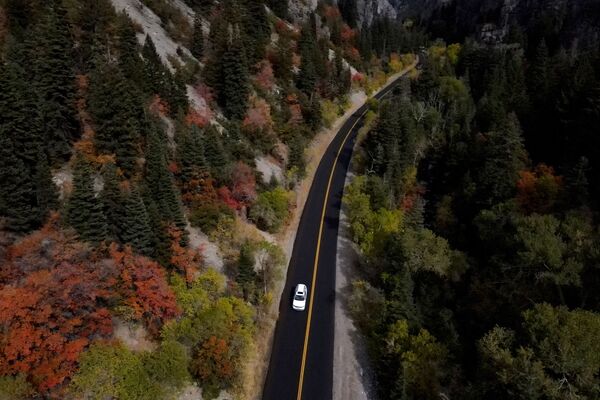 Ô tô trên đường Alpine Loop ở tiểu bang Utah, Mỹ - Sputnik Việt Nam