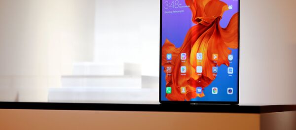 Điện thoại thông minh mềm dẻo mới của Huawei. - Sputnik Việt Nam