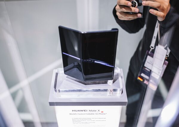 Tiết lộ thiết kế điện thoại thông minh mềm dẻo mới của Huawei - Sputnik Việt Nam