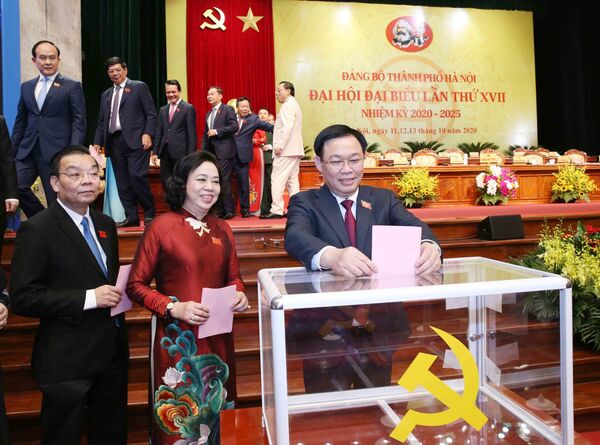 Lãnh đạo chủ chốt Hà Nội: Các ông Vương Đình Huệ, Chu Ngọc Anh tái đắc cử - Sputnik Việt Nam