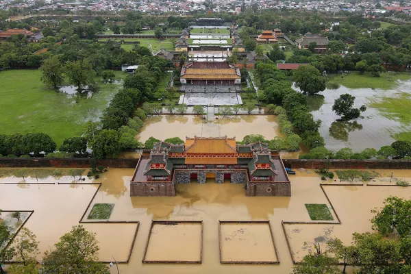 Cố đô Huế ngập trong lũ lụt do mưa lớn ở miền Trung Việt Nam Cố đô Huế ngập trong lũ lụt do mưa lớn ở miền Trung Việt Nam