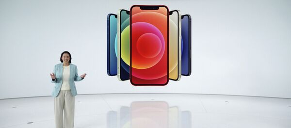 Giám đốc Tiếp thị iPhone Kayanne Drance của Apple tiết lộ iPhone 12 mới trong một buổi ra mắt tại Apple Park ở Cupertino, California. Giám đốc Tiếp thị iPhone Kayanne Drance của Apple tiết lộ iPhone 12 mới trong một buổi ra mắt tại Apple Park ở Cupertino, California. - Sputnik Việt Nam
