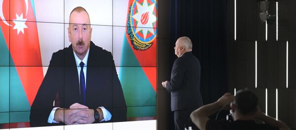Tổng giám đốc MIA Rossiya Segodnya Dmitry Kiselev phỏng vấn Tổng thống Azerbaijan Ilham Aliyev qua cầu truyền hình - Sputnik Việt Nam