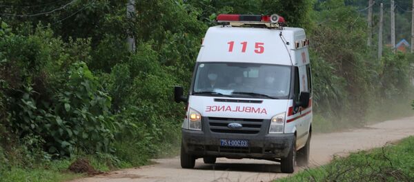 Xe cứu thương của lực lượng y tế tham gia cứu nạn các nạn nhân. - Sputnik Việt Nam