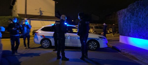 Cảnh sát tại hiện trường vụ thầy giáo bị chặt đầu ngày 16 tháng 10 năm 2020, ở Conflans-Sainte-Honorine. - Sputnik Việt Nam