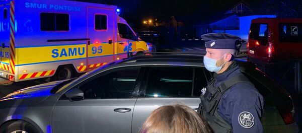 Cảnh sát tại hiện trường vụ thầy giáo bị chặt đầu ngày 16 tháng 10 năm 2020, ở Conflans-Sainte-Honorine. Cảnh sát tại hiện trường vụ thầy giáo bị chặt đầu ngày 16 tháng 10 năm 2020, ở Conflans-Sainte-Honorine. - Sputnik Việt Nam