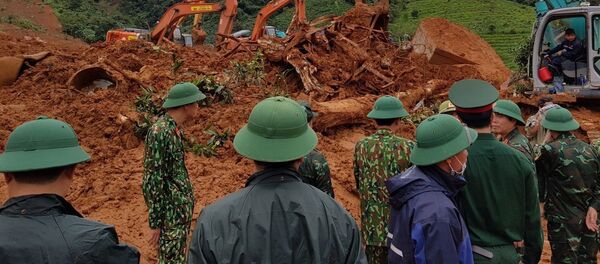  Lực lượng cứu hộ đang gấp rút tìm kiếm những thi thể cuối cùng. - Sputnik Việt Nam