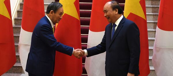 Thủ tướng Nhật Bản Yoshihide Suga và Thủ tướng Việt Nam Nguyễn Xuân Phúc  hội kiến tại Phủ Chủ tịch, Hà Nội - Sputnik Việt Nam