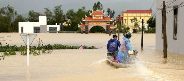 Lũ chồng lũ khiến hơn 34.000 nhà dân ở Quảng Bình ngập lụt. - Sputnik Việt Nam