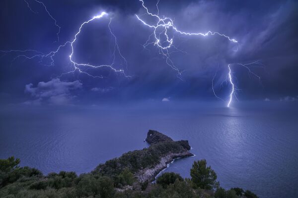 Bức ảnh Bão táp Sa Foradada của nhiếp ảnh gia Tây Ban Nha Marc Marco Ripoll, lọt vòng chung kết cuộc thi Weather Photographer of the Year 2020 - Sputnik Việt Nam