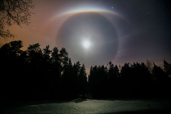 Bức ảnh Vầng hào quang của nhiếp ảnh gia Belarus Mikhail Kapychka, lọt vòng chung kết cuộc thi Weather Photographer of the Year 2020 - Sputnik Việt Nam