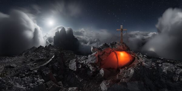 Bức ảnh Lavaredo's Gloria của nhiếp ảnh gia Ý Alessandro Cantarelli lọt vòng chung kết cuộc thi Weather Photographer of the Year 2020 - Sputnik Việt Nam