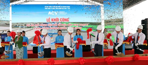 Các đại biểu động thổ khởi công Dự án. Các đại biểu động thổ khởi công Dự án. - Sputnik Việt Nam