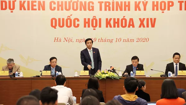Tổng Thư ký, Chủ nhiệm Văn phòng Quốc hội Nguyễn Hạnh Phúc chủ trì họp báo. - Sputnik Việt Nam