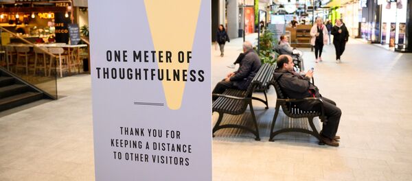 Bảng thông tin vận động tuân thủ giãn cách ở Stockholm. - Sputnik Việt Nam