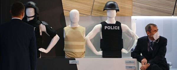 Các mẫu áo giáp của Rosoboronexport tại Triển lãm Quốc tế lần thứ 24 Interpolitex-2020 ở Moskva. Các mẫu áo giáp của Rosoboronexport tại Triển lãm Quốc tế lần thứ 24 Interpolitex-2020 ở Moskva. - Sputnik Việt Nam