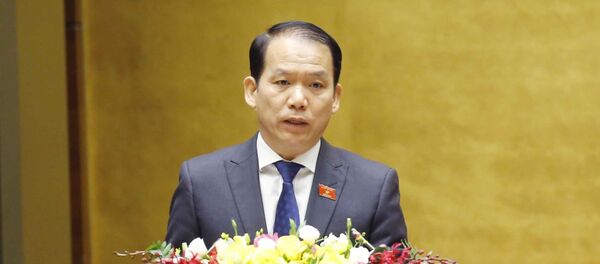 Ủy viên Ủy ban Thường vụ Quốc hội, Chủ nhiệm Ủy ban Pháp luật của Quốc hội Hoàng Thanh Tùng trình bày Báo cáo giải trình, tiếp thu, chỉnh lý dự thảo Luật Cư trú (sửa đổi).  - Sputnik Việt Nam