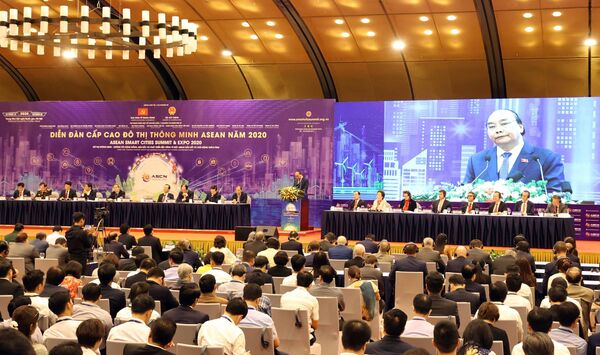 Thủ tướng Nguyễn Xuân Phúc: Phát triển đô thị thông minh cần “người cùng chơi” có tầm nhìn và tiềm lực - Sputnik Việt Nam