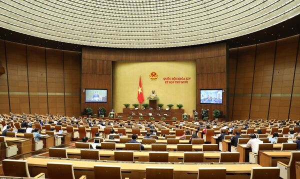 Quốc hội tranh luận về biện pháp cưỡng chế 'ngừng cung cấp điện, nước' - Sputnik Việt Nam