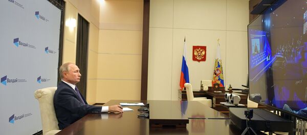 Tổng thống Nga Vladimir Putin phát biểu tại cuộc họp của Câu lạc bộ thảo luận quốc tế Valdai - Sputnik Việt Nam