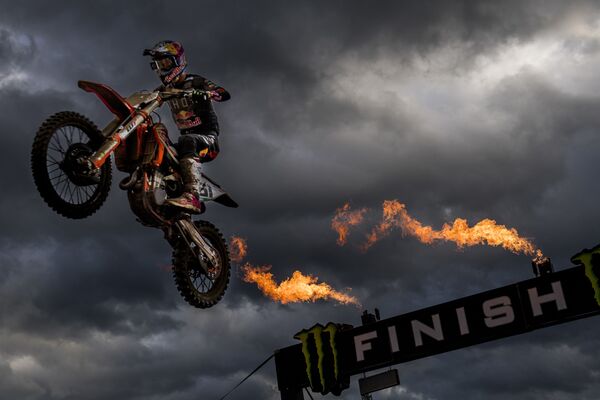 Tay đua mô tô Jorge Prado Garcia cán đích tại Motocross Grand Prix MXGP ở Lommel, Bỉ - Sputnik Việt Nam