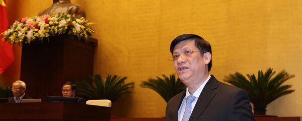 Quyền Bộ trưởng Bộ Y tế Nguyễn Thanh Long, thừa ủy quyền của Thủ tướng Chính phủ trình bày Tờ trình về dự án Luật sửa đổi, bổ sung một số điều của Luật Phòng, chống nhiễm virus gây ra hội chứng suy giảm miễn dịch mắc phải ở người (HIV/AIDS). - Sputnik Việt Nam