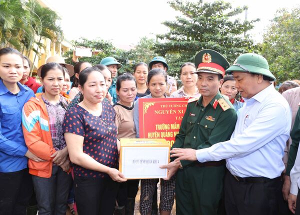 Thủ tướng kiểm tra công tác khắc phục hậu quả lũ lụt tại Quảng Bình - Sputnik Việt Nam