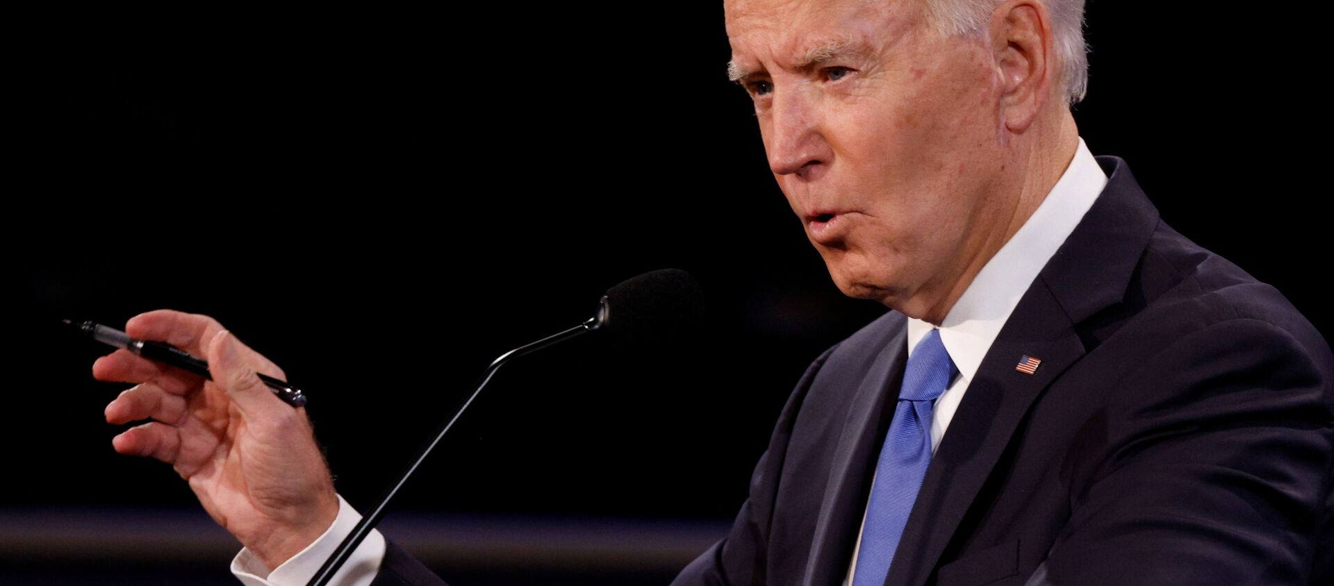 Ứng cử viên tổng thống đảng Dân chủ Joe Biden trong cuộc tranh luận với Donald Trump - Sputnik Việt Nam, 1920, 19.11.2020