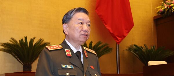 Bộ trưởng Bộ Công an Tô Lâm, thừa ủy quyền của Thủ tướng Chính phủ trình bày Báo cáo công tác phòng ngừa, chống tội phạm và vi phạm pháp luật năm 2020. - Sputnik Việt Nam