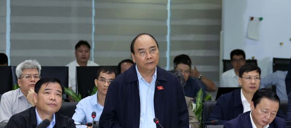 Thủ tướng Nguyễn Xuân Phúc chỉ đạo việc ứng phó với cơn bão Molave.  - Sputnik Việt Nam