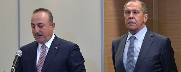 Ngoại trưởng Thổ Nhĩ Kỳ Mevlut Cavusoglu và Ngoại trưởng Nga Sergei Lavrov - Sputnik Việt Nam