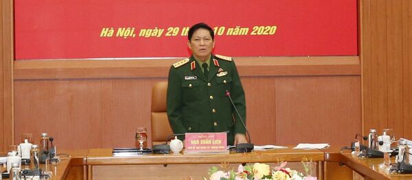 Đại tướng Ngô Xuân Lịch, Ủy viên Bộ Chính trị, Phó Bí thư Quân ủy Trung ương, Bộ trưởng Bộ Quốc phòng chủ trì Hội nghị. - Sputnik Việt Nam